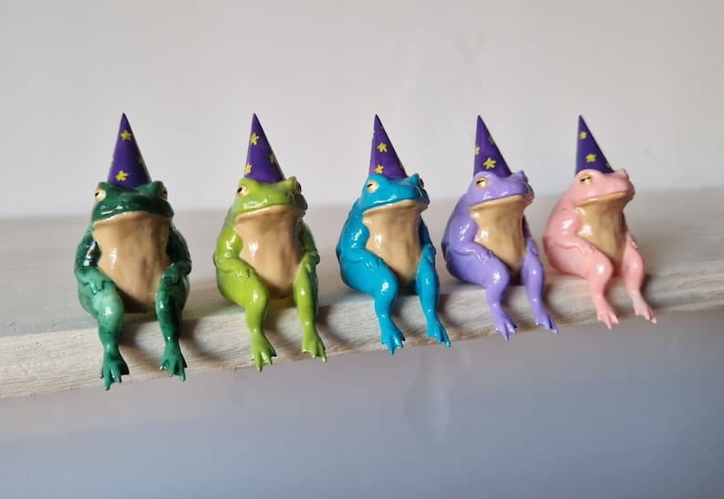 🌟 Whimsical Wizard Frog Figurines – Set of 5 🐸🧙‍♂️